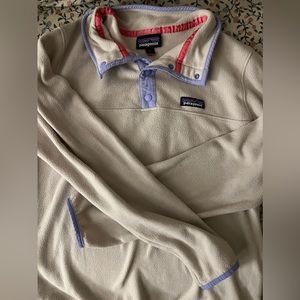 Beige and lavender Patagonia pull over size large